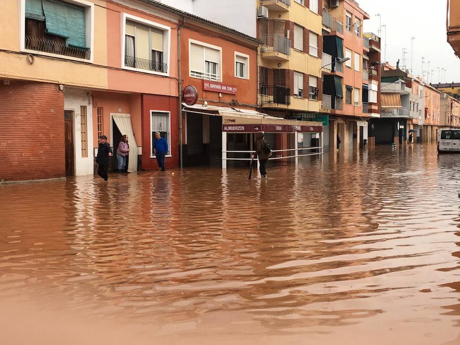 Fotos: Lluvias en Valencia: Desbordamientos, inundaciones y carreteras cortadas en la provincia de Valencia