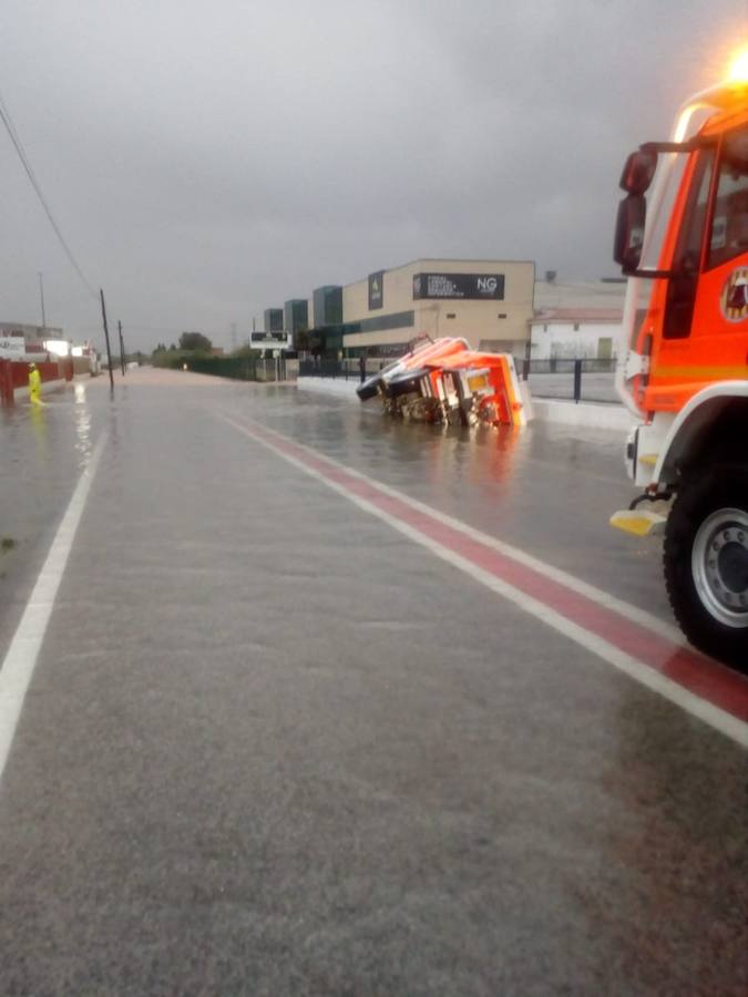 Fotos: Lluvias en Valencia: Desbordamientos, inundaciones y carreteras cortadas en la provincia de Valencia