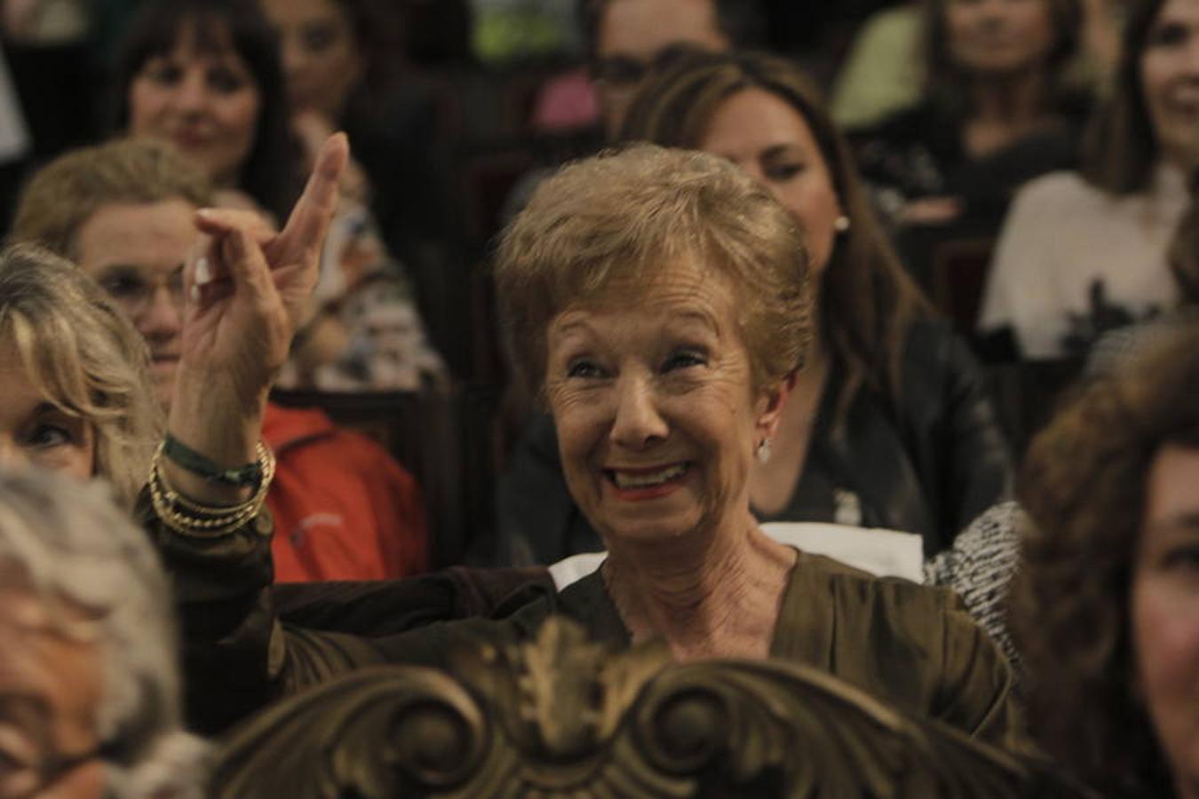 La organización valenciana One Day Yes ha logrado de nuevo su objetivo con la subasta solidaria que se ha celebrado en el Centro Cultural de la Nau. El evento ha reunido a más de 300 valencianos que quisieron colaborar en el proyecto: cubrir el coste del programa de nutrición de los niños de la escuela Twashukuru Nursery School en Lamu (Kenia). La sociedad valenciana se volcó con este evento. La obra del artista valenciano Nassio Bayarrri fue la que consiguió la puja más alta de toda la noche.