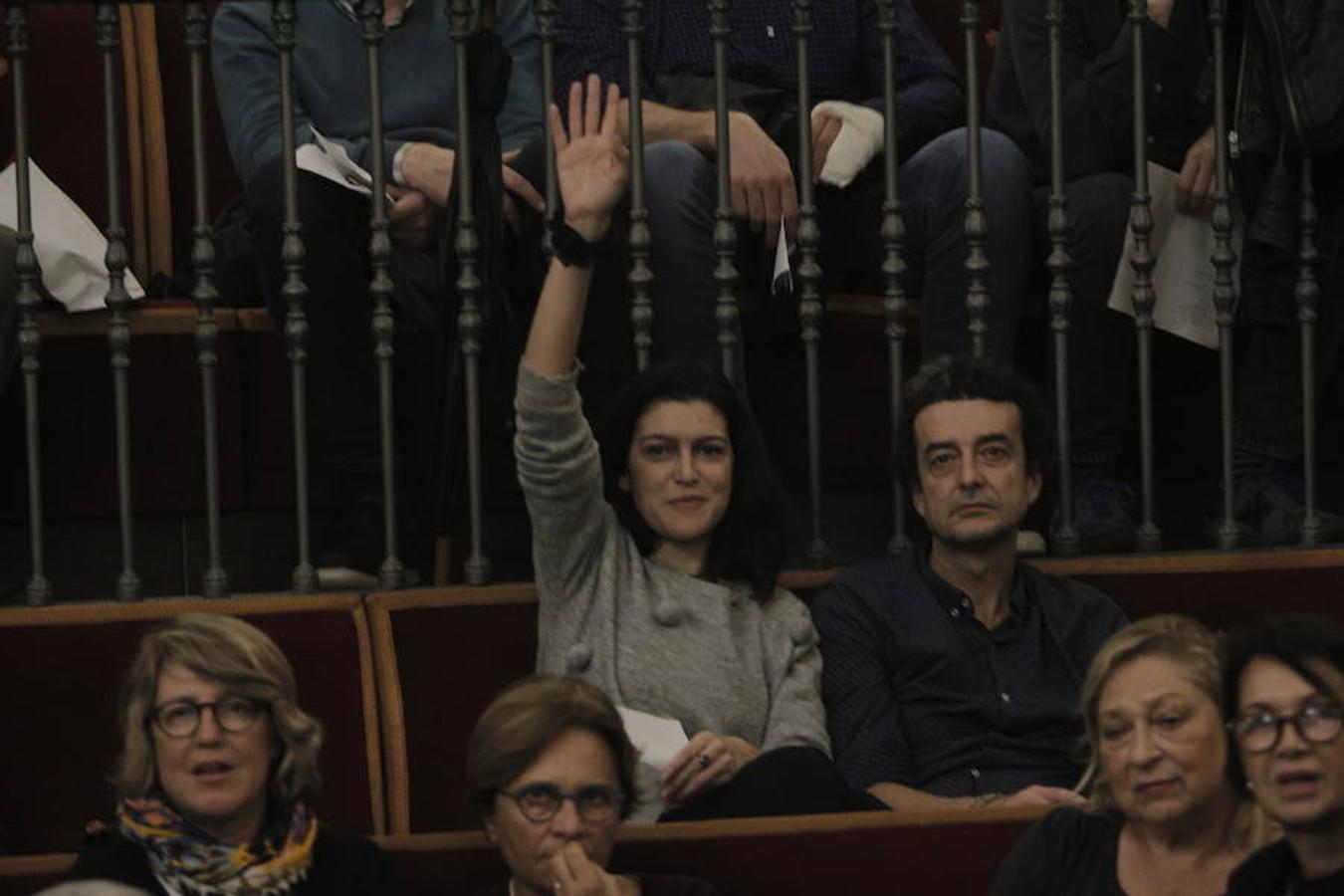 La organización valenciana One Day Yes ha logrado de nuevo su objetivo con la subasta solidaria que se ha celebrado en el Centro Cultural de la Nau. El evento ha reunido a más de 300 valencianos que quisieron colaborar en el proyecto: cubrir el coste del programa de nutrición de los niños de la escuela Twashukuru Nursery School en Lamu (Kenia). La sociedad valenciana se volcó con este evento. La obra del artista valenciano Nassio Bayarrri fue la que consiguió la puja más alta de toda la noche..