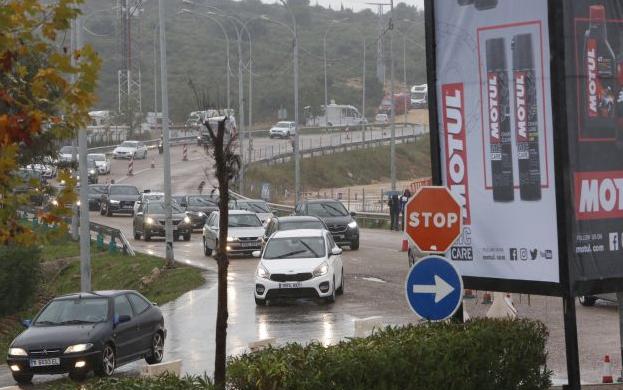 Llegada de vehículos al Circuito Ricardo Tormo de Cheste.