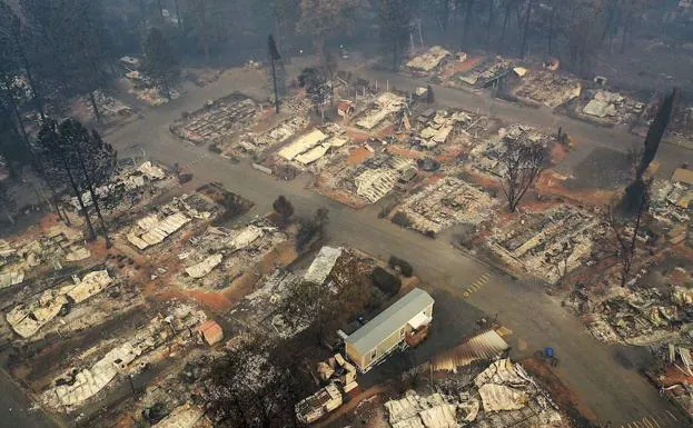 Vista aérea de un vecindario destruido por el fuego en la localidad de Paradise, en California. 