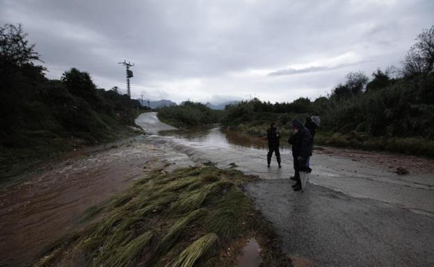 Zona de Marxuquera del término de Palma de Gandia que permanece cortado debido a las fuertes lluvias.