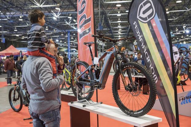 Las bicicletas con batería eléctrica han llegado para quedarse.