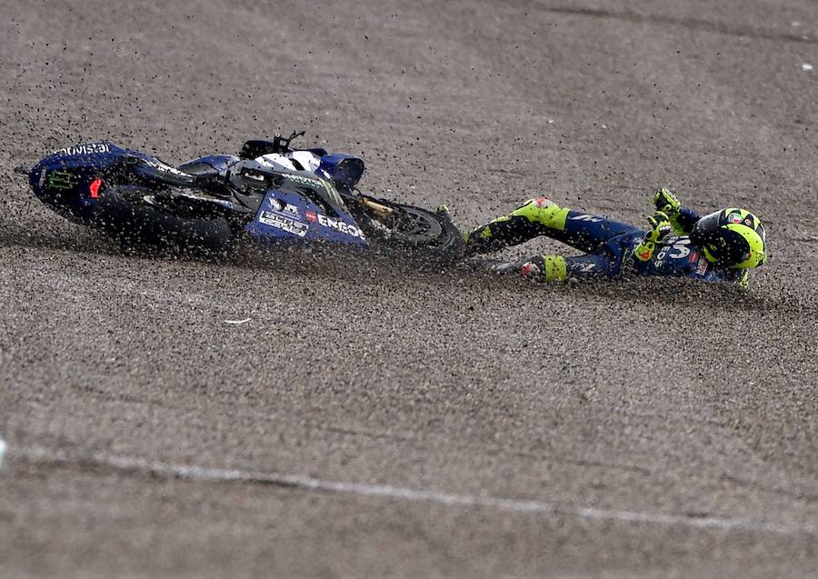 Los aficionados han tenido que superar atascos kilométricos para poder disfrutar de un Gran Premio pasado por agua