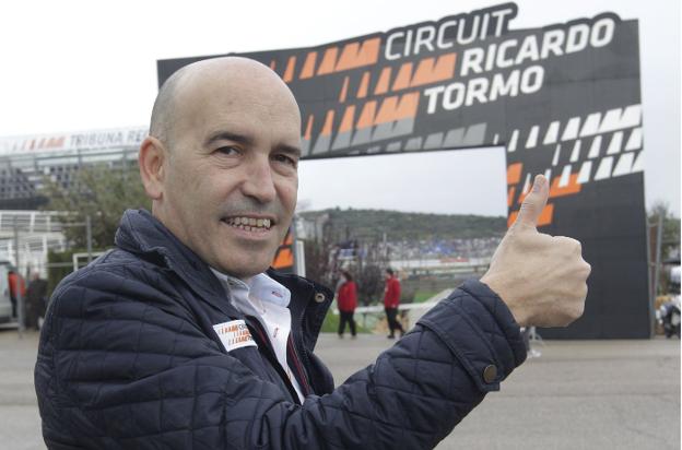 Gonzalo Gobert, ayer en el acceso al circuito de Cheste. 