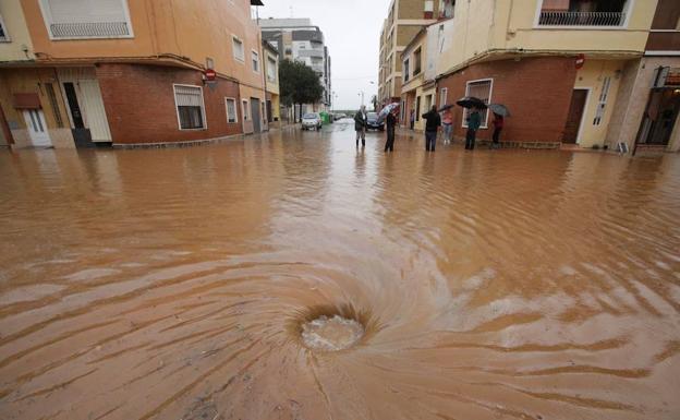 Así estaba la localidad de Alzira tras las fuertes lluvias caídas durante los pasados días. 