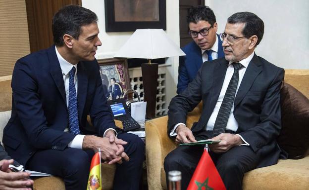 Pedro Sánchez, junto a Saad Eddine el-Othmani. 