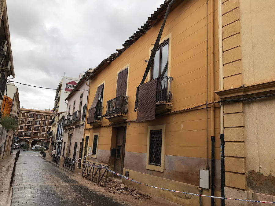 El temporal causa desprendimientos en un tejado de Rocafort