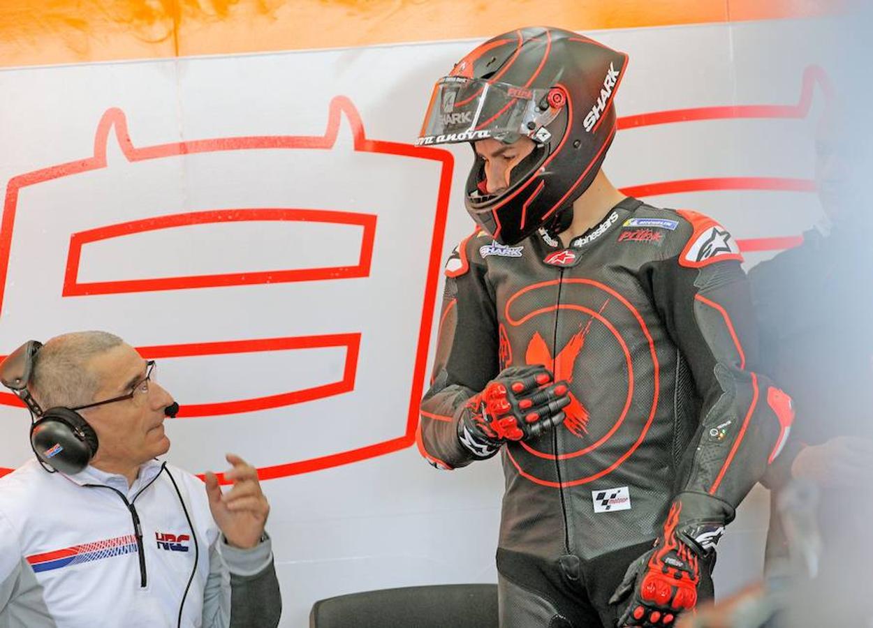 Fotos: Lorenzo ya rueda con Repsol Honda en Cheste