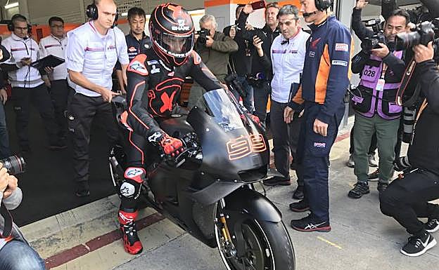Lorenzo ya rueda con la Repsol Honda en Cheste