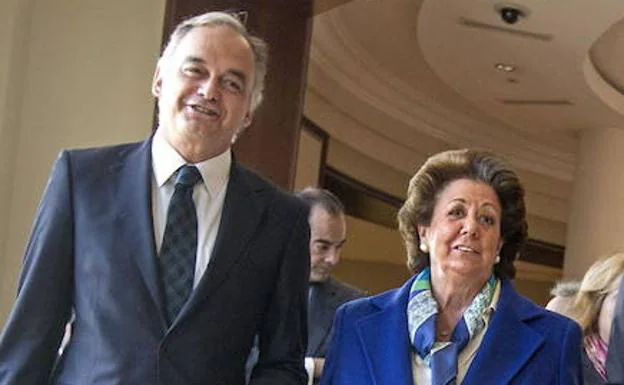 Esteban González Pons junto a Rita Barberá, en una imagen de archivo.