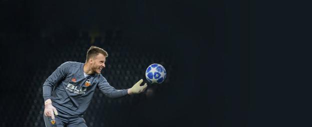 Neto, durante el entrenamiento previo al duelo de Champions frente al Young Boys en Berna. 