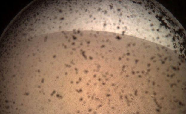 InSight aterriza en Marte y envía la primera imagen del planeta rojo