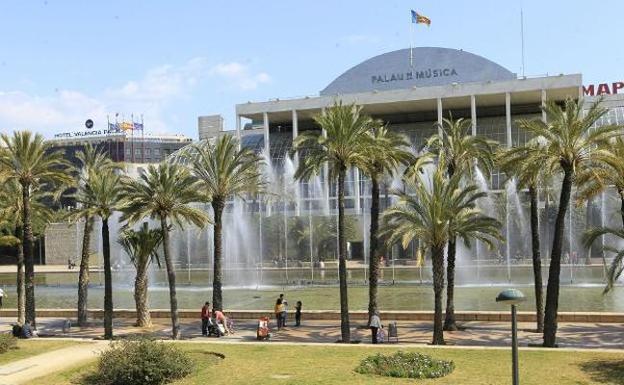 El Palau de la Música, desde el Jardín del Turia.