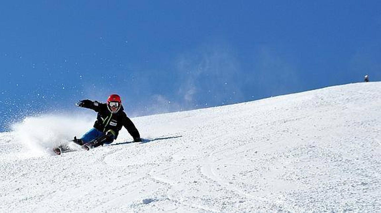 Además de disponer de una ubicación inmejorable, cerca del Parque Nacional de Aigüestortes y Estany de Sant Maurici, es la segunda estación más barata de España, con unos precios medios de lo más asequibles (23 euros por noche de alojamiento y forfait por 34 euros). Según Holidu, Espot Esquí "es una opción muy recomendable tanto para los que buscan unas vacaciones puramente de esquí como los que buscan un entorno rural de los más auténticos".