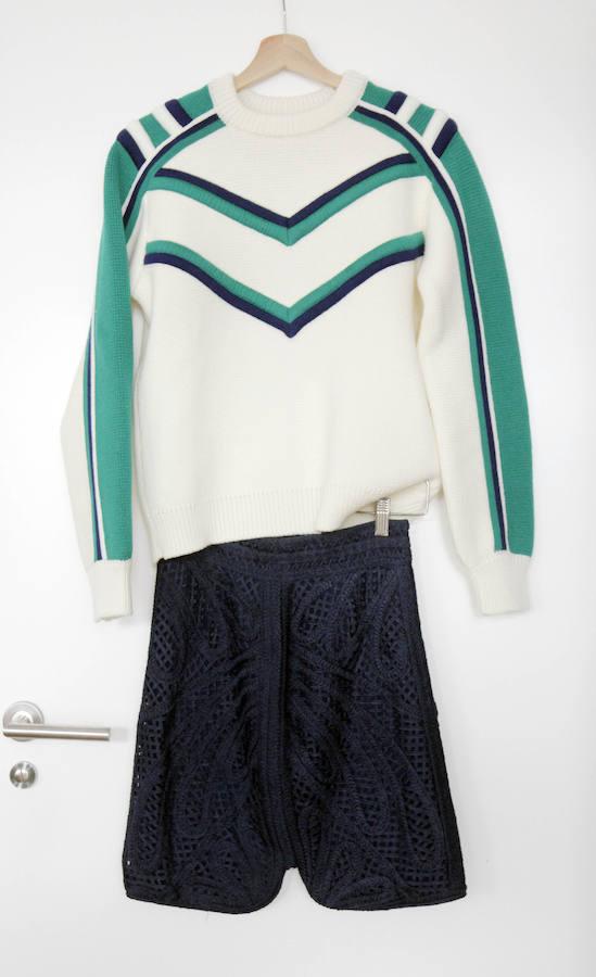 Ana es una mujer con carácter, extrovertida y bastante segura de sí misma. Los días en que se despierta con el ánimo más bajo, recurre a ropa favorecedora para subir la autoestima. «Si me levanto plof elijo un vestidazo rojo con tacón que me haga sentir poderosa». Su estilo es contemporáneo pero salpicado de tendencias. «Me encanta la moda e intento estar siempre a la última, aunque adapto las tendencias a mi estilo y sólo escojo aquello con lo que me siento identificada y cómoda».