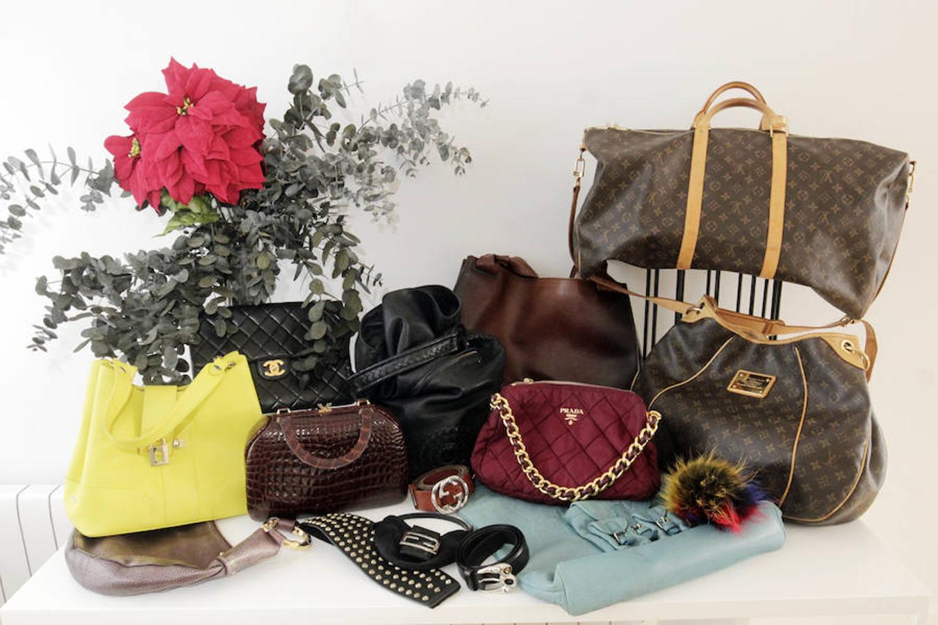 Ana es una mujer con carácter, extrovertida y bastante segura de sí misma. Los días en que se despierta con el ánimo más bajo, recurre a ropa favorecedora para subir la autoestima. «Si me levanto plof elijo un vestidazo rojo con tacón que me haga sentir poderosa». Su estilo es contemporáneo pero salpicado de tendencias. «Me encanta la moda e intento estar siempre a la última, aunque adapto las tendencias a mi estilo y sólo escojo aquello con lo que me siento identificada y cómoda».