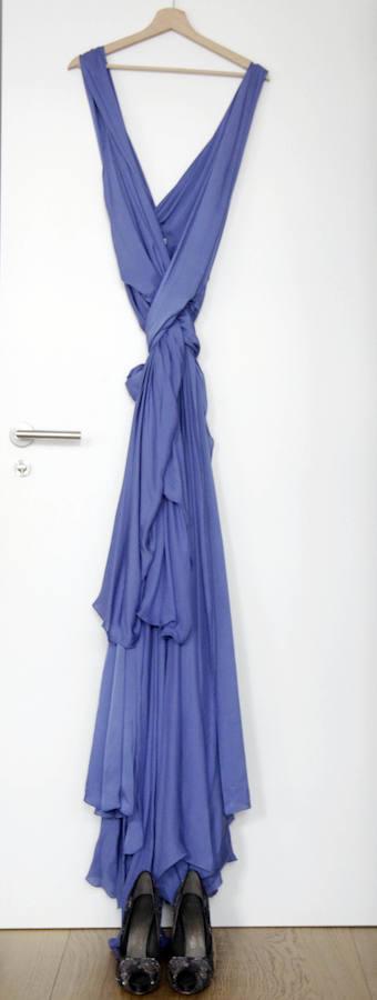 Ana es una mujer con carácter, extrovertida y bastante segura de sí misma. Los días en que se despierta con el ánimo más bajo, recurre a ropa favorecedora para subir la autoestima. «Si me levanto plof elijo un vestidazo rojo con tacón que me haga sentir poderosa». Su estilo es contemporáneo pero salpicado de tendencias. «Me encanta la moda e intento estar siempre a la última, aunque adapto las tendencias a mi estilo y sólo escojo aquello con lo que me siento identificada y cómoda».