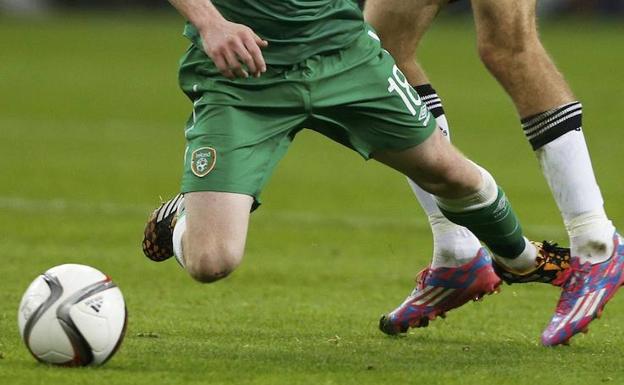 Un club irlandés 'mata' a un futbolista español para no jugar un partido