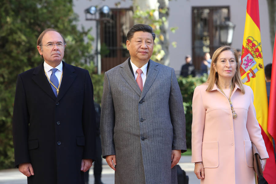 Recibimiento oficial de los Reyes al presidente de la República Popular China, Sr. Xi Jinping y su esposa, Peng Liyuan, en el Palacio Real de Madrid.