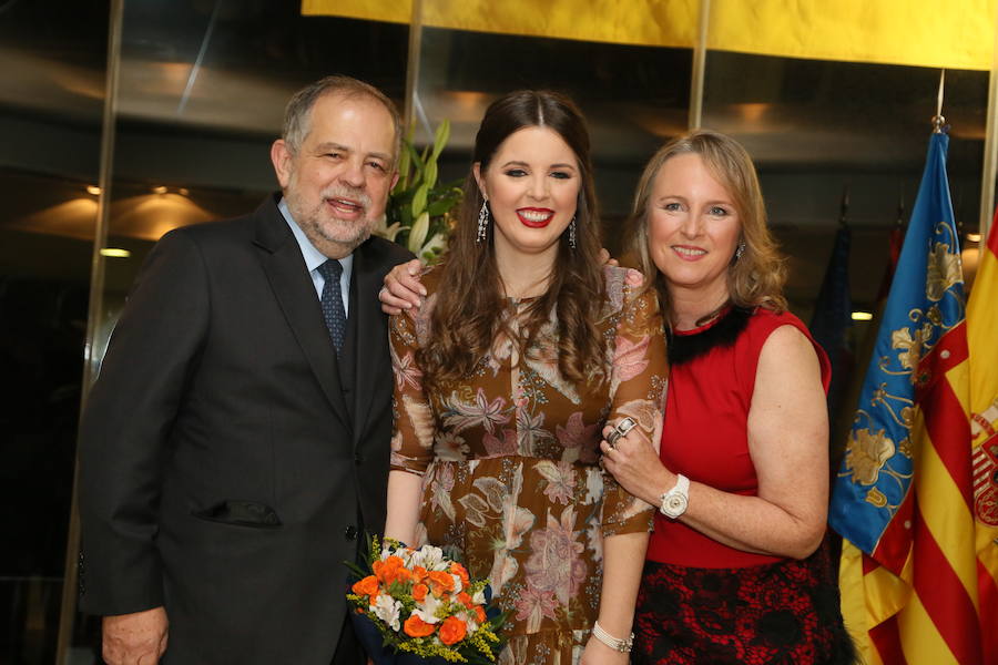 Una joven con las ideas claras, con valores muy arraigados en defensa de las tradiciones valencianas y con mucha ilusión por representar a Lo Rat Penat. Así es María Chaqués Vöhringer, la regina de la CXXXV edición dels Jocs Florals.