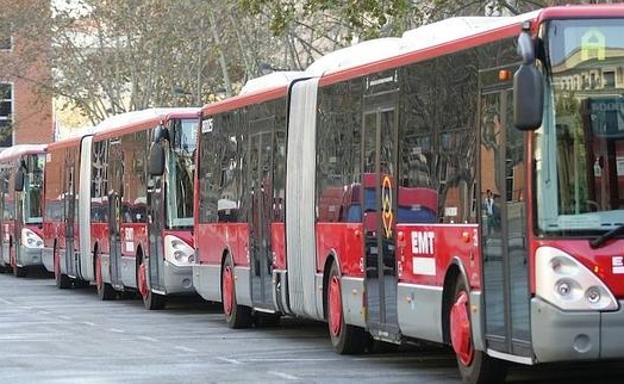 Varios autobuses de la EMT de Valencia.