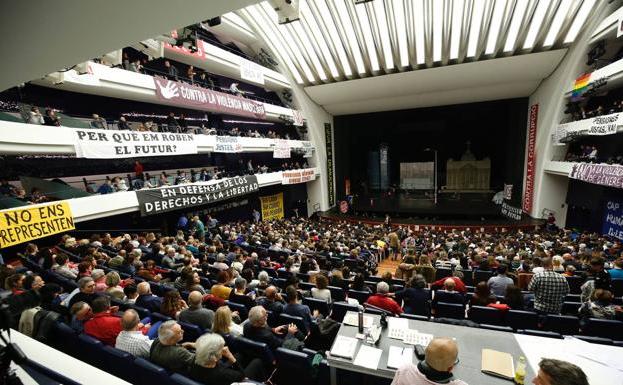 Protesta en el preestreno del espectáculo en Les Arts. 