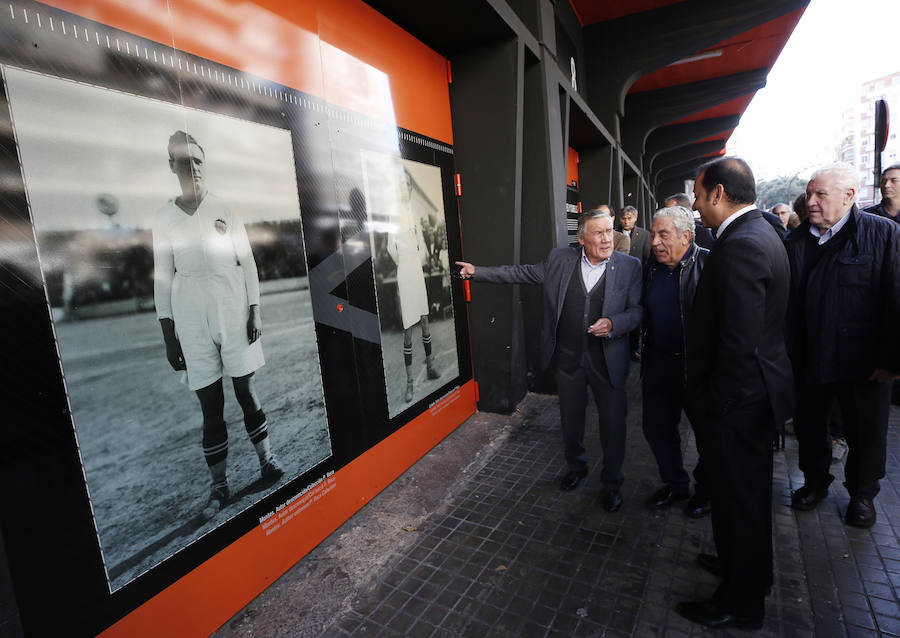 Fotos: Exposición histórica del Valencia CF en las paredes del viejo Mestalla