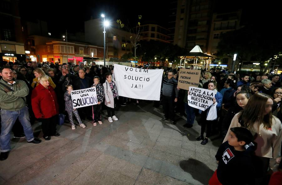 Con el tiempo casi agotado y sin indicios de solución, así se encuentra el pesquero de santa Pola 'Nuestra Madre de Loreto', en medio del mal tiempo y bloqueado desde hace diez días con 11 migrantes a bordo.