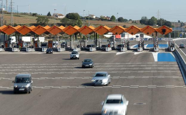 Una autopista de peaje. 