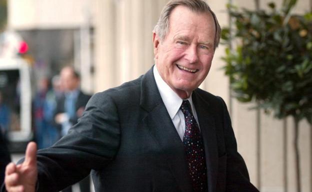 El expresidente George H. W. Bush. en una imagen de 2002.