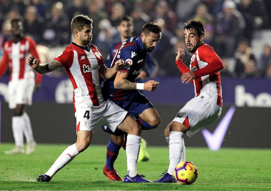 Estas son las mejores imágenes del partido de la jornada 14 de LaLiga en el Ciutat de València