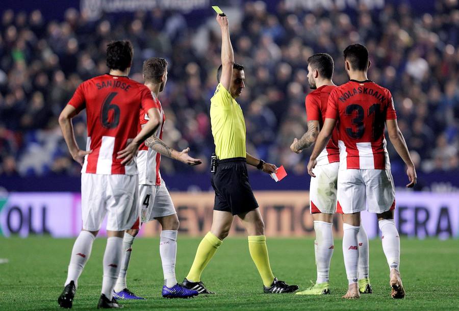 Estas son las mejores imágenes del partido de la jornada 14 de LaLiga en el Ciutat de València