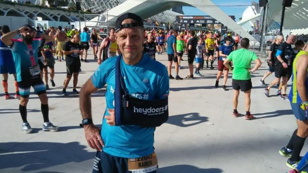 El esquiador paralímpico que se lanza al running con un brazo reimplantado