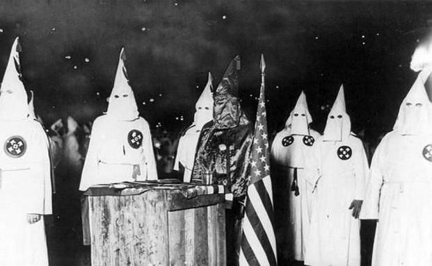 Uno de los actos del Ku Klux Klan.