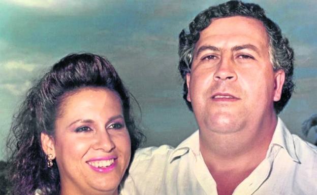 Victoria Eugenia Henao y Pablo Escobar, con quien se casó a los 15 años. 