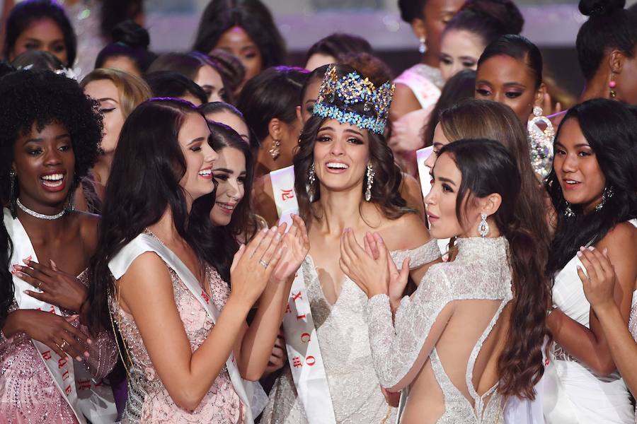 La modelo mexicana Vanessa Ponce de León, de 26 años, se coronó esta noche Miss Mundo en la sexagésimo octava edición del certamen, celebrada en la ciudad tropical china de Sanya, logrando así la primera corona para su país. La guanajuatense se impuso en una disputada ronda final a la tailandesa Nicolene Pichapa Limunskan, que terminó segunda, y a las aspirantes de Bielorrusia, Jamaica y Uganda. «Usaré mi reinado para seguir haciendo lo mismo que hago desde hace tres años, es decir, seguir siendo un ejemplo, porque todos podemos ser un ejemplo. El mundo necesita un cambio y ayudar no es tan difícil», comentó la modelo mexicana al recibir la corona.