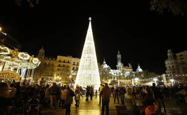 Encendido de las luces de Navidad en Plaza del Ayuntamiento.