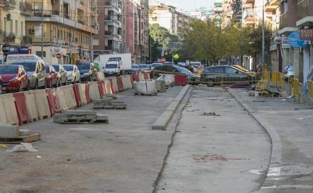 Ramiro de Maeztu. La falta de aparcamiento se agudiza en el barrio.