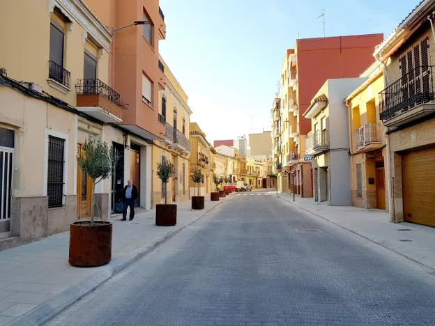 La imagen actual de la calle Virgen del Olivar, tras las obras de reurbanización. 