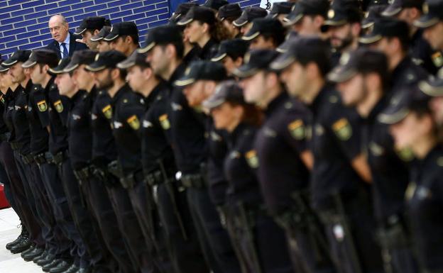 Presentación de 140 agentes de la Policía Nacional destinados en Cataluña. 
