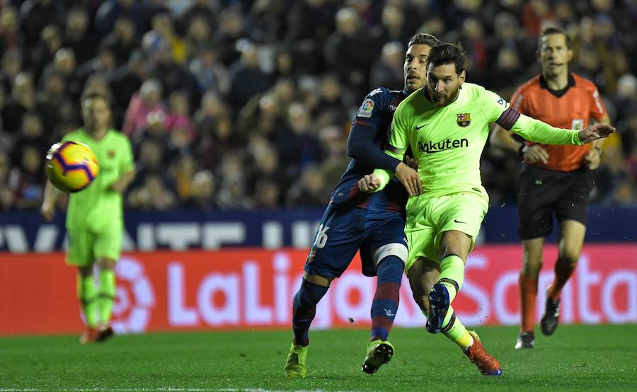 Estas son las fotos que deja el partidazo de la jornada 16 de LaLiga en el Ciutat de València