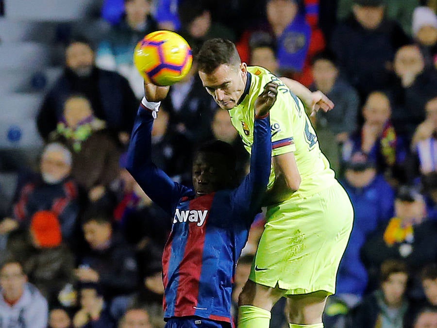 Estas son las fotos que deja el partidazo de la jornada 16 de LaLiga en el Ciutat de València