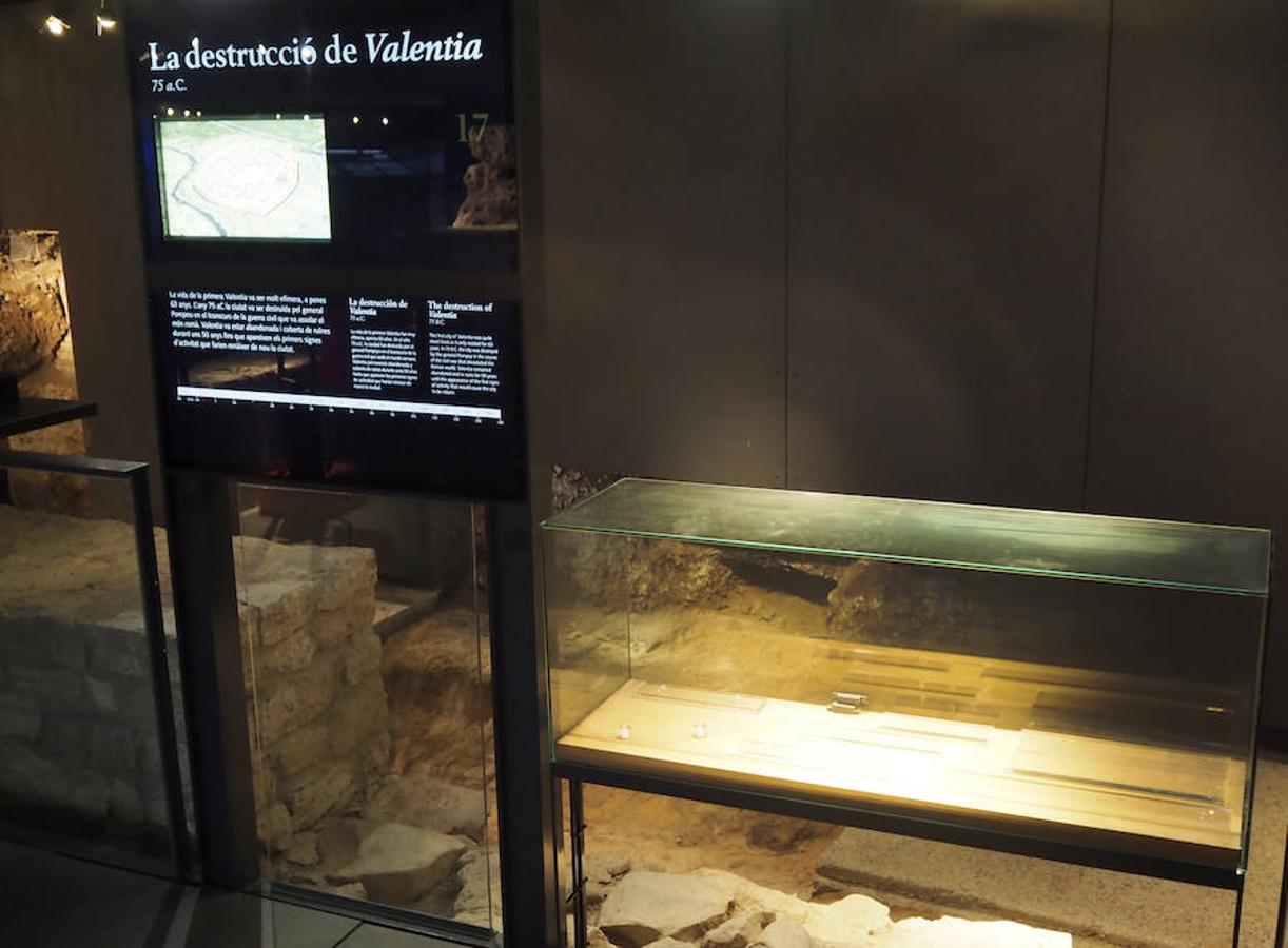 Uno de los mejores centros arquológicos de Europa padece los efectos del abandono por parte del Ayuntamiento desde su inauguración hace una década, lo que ha obligado a retirar piezas de la exposición.