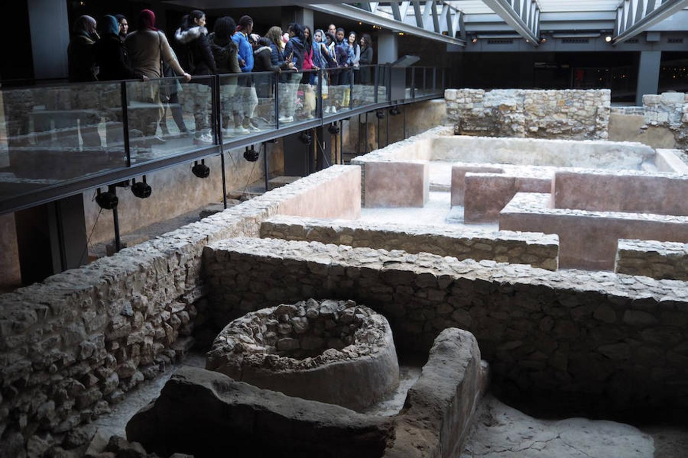 Uno de los mejores centros arquológicos de Europa padece los efectos del abandono por parte del Ayuntamiento desde su inauguración hace una década, lo que ha obligado a retirar piezas de la exposición.