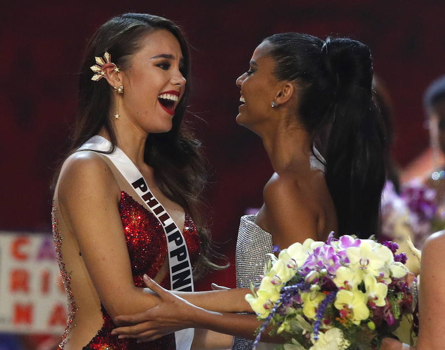 La filipina Catriona Gray ha sido coronada como Miss Universo 2018, uno de los certámenes de belleza más populares del mundo. Se trata del cuarto título para su país, con el que se ha alzado con seguridad y una sonrisa permanente durante sus desfiles. La segunda posición ha sido para Tamaryn Green, nombrada primera dama de honor por el concurso. En el tercer puesto, y segunda dama de honor, ha quedado la venezolana Sthefany Gutiérrez.