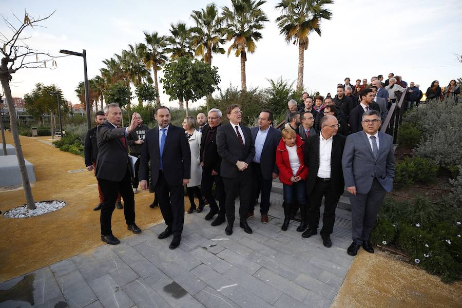 Desde las 9 horas de la mañana de este lunes los valencianos ya pueden disfrutar de este nuevo espacio verde que esperan desde hace 15 años. En total, más de 100.000 metros cuadrados, con un millar de árboles y zonas para niños y perros.