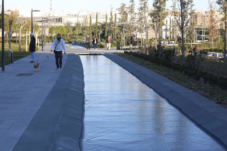 El Parque Central de Valencia comienza a ser una realidad. El avance de las obras ya permite ver cómo será uno de los pulmones de la ciudad y otro punto de encuentro para el deporte y el ocio.