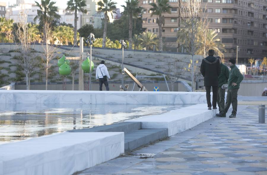 Desde las 9 horas de la mañana de este lunes los valencianos ya pueden disfrutar de este nuevo espacio verde que esperan desde hace 15 años. En total, más de 100.000 metros cuadrados, con un millar de árboles y zonas para niños y perros.